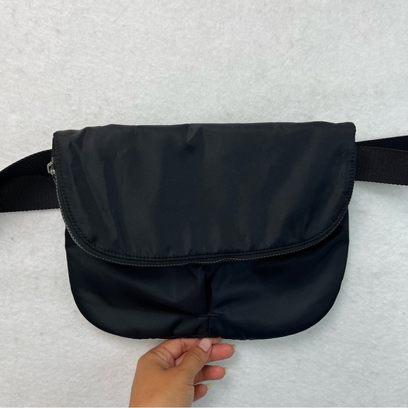 lululemon athletica Handbags - Lululemon All Day Zip Off Belt Bag Fanny Pack Black